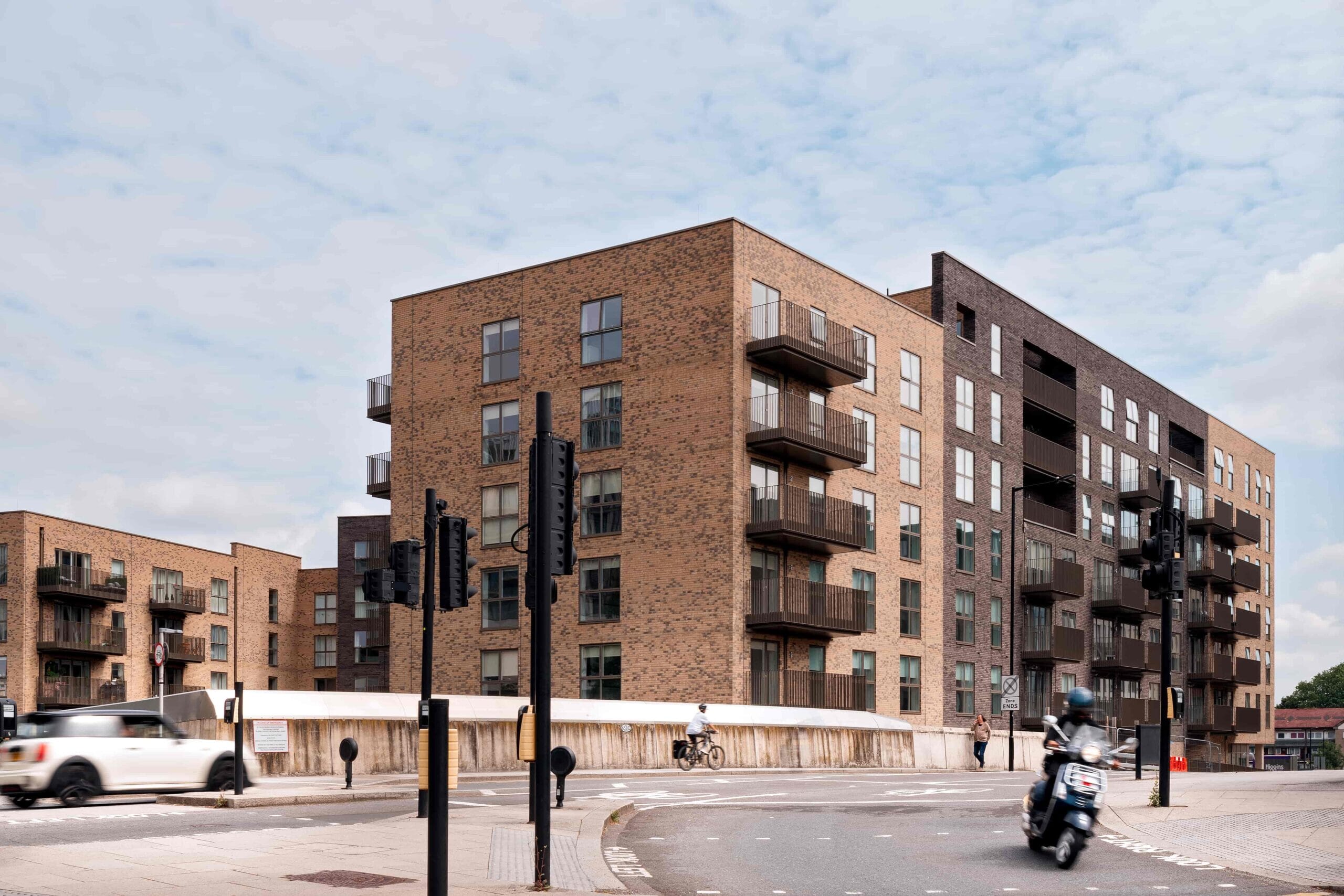 Higgins_Chobham_Farm_2-min-scaled